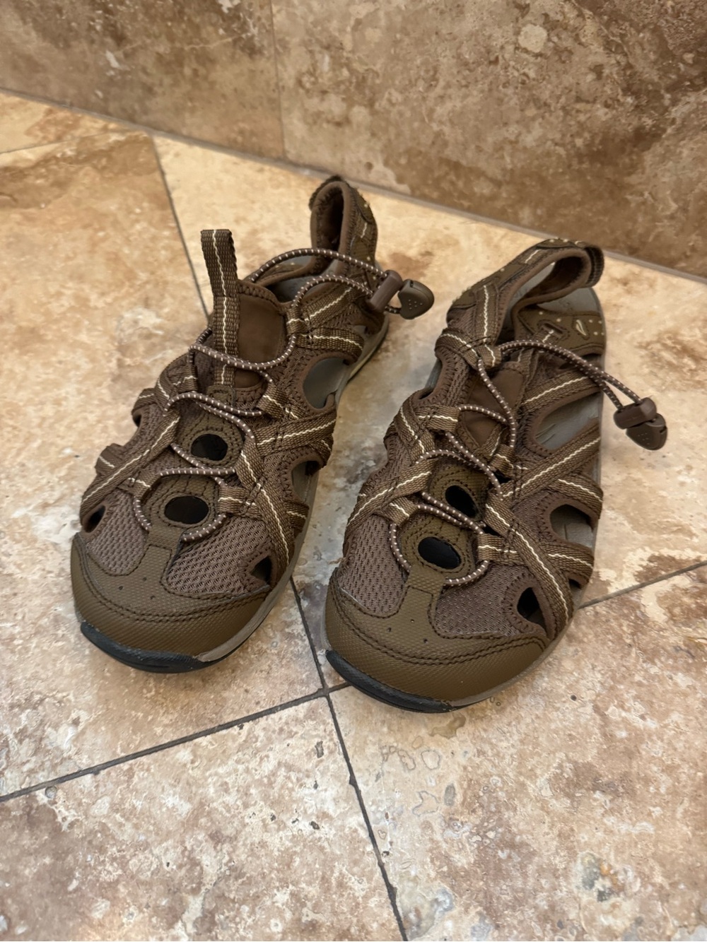Abeo Brown Closed-Toe Outdoor Sandals